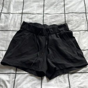 black lululemon shorts